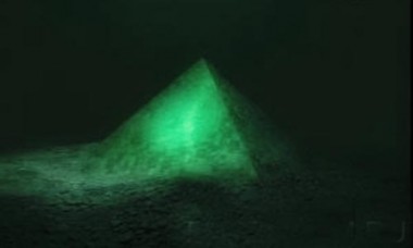 هرم های شیشه ای یافت شده در مثلث برمودا