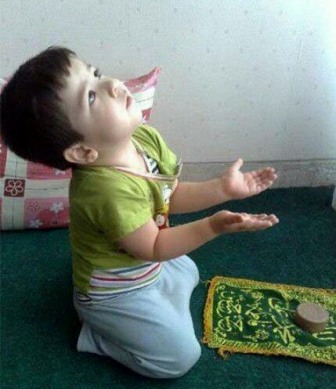 کودکان را با نماز خواندن آشنا کنیم 