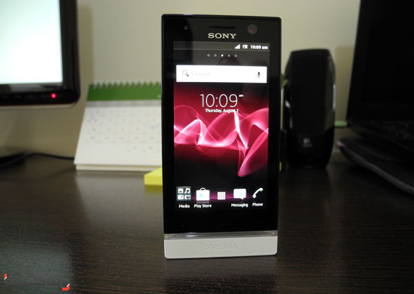بررسی کامل گوشی Xperia U سونی