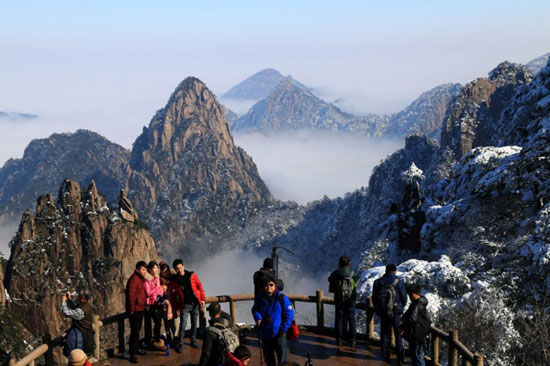 عکاسی در کنار کوههای هوانگشان چین