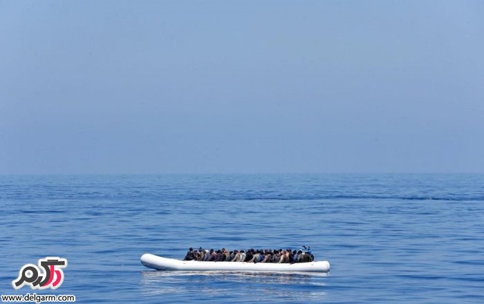 مهاجران غیرقانونی در دریای مدیترانه که توسط گارد ایتالیا نجات پیدا کردند