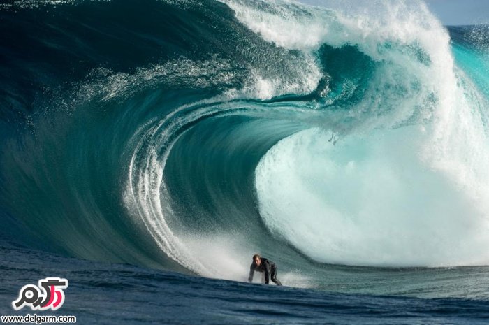 موج سواری در آب های استرالیا با ارتفاع موج 18 متر