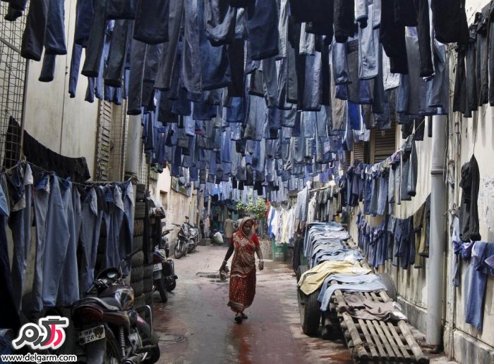 لباس های دست دوم در بازاری در کلکته هند