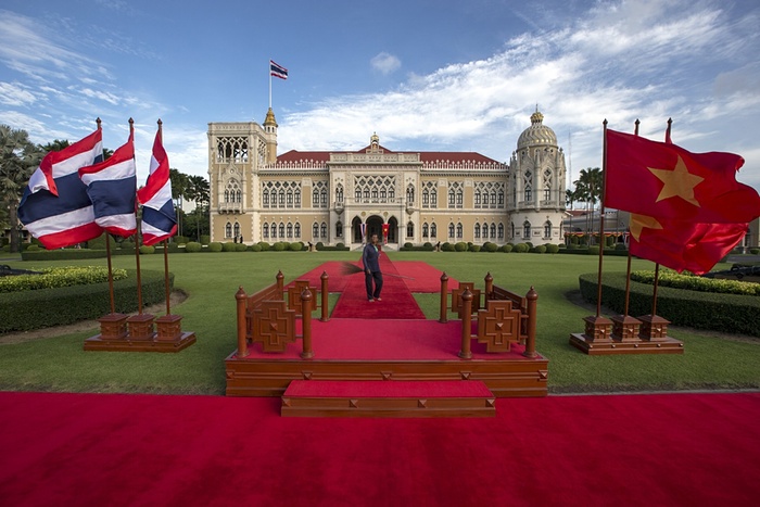 فرش قرمز در کاخ دولت به مناسبت ورود نخست وزیر ویتنام در بانکوک تایلند