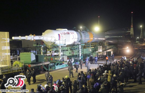 یک فضاناو روسی در قزاقستان بر روی سکوی راه اندازی