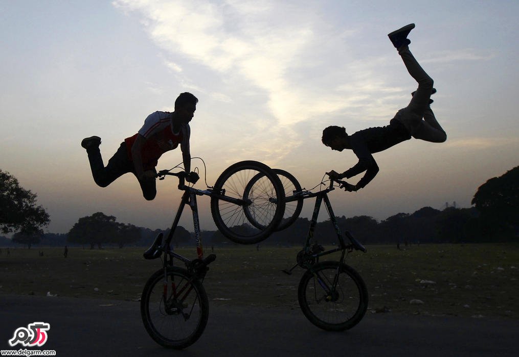 تمرین نمایش دوچرخه سواری به مناسبت کارناوال هیپ هاپ در کلکته