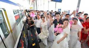 عروسی جالب 20 زوج چینی در قطار