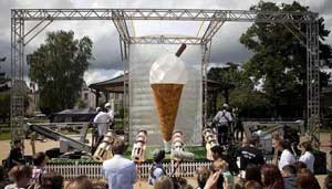 تهیه بزرگترین بستنی جهان در استرالیا 