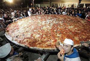 بزرگترين پيتزا جهان + عکس