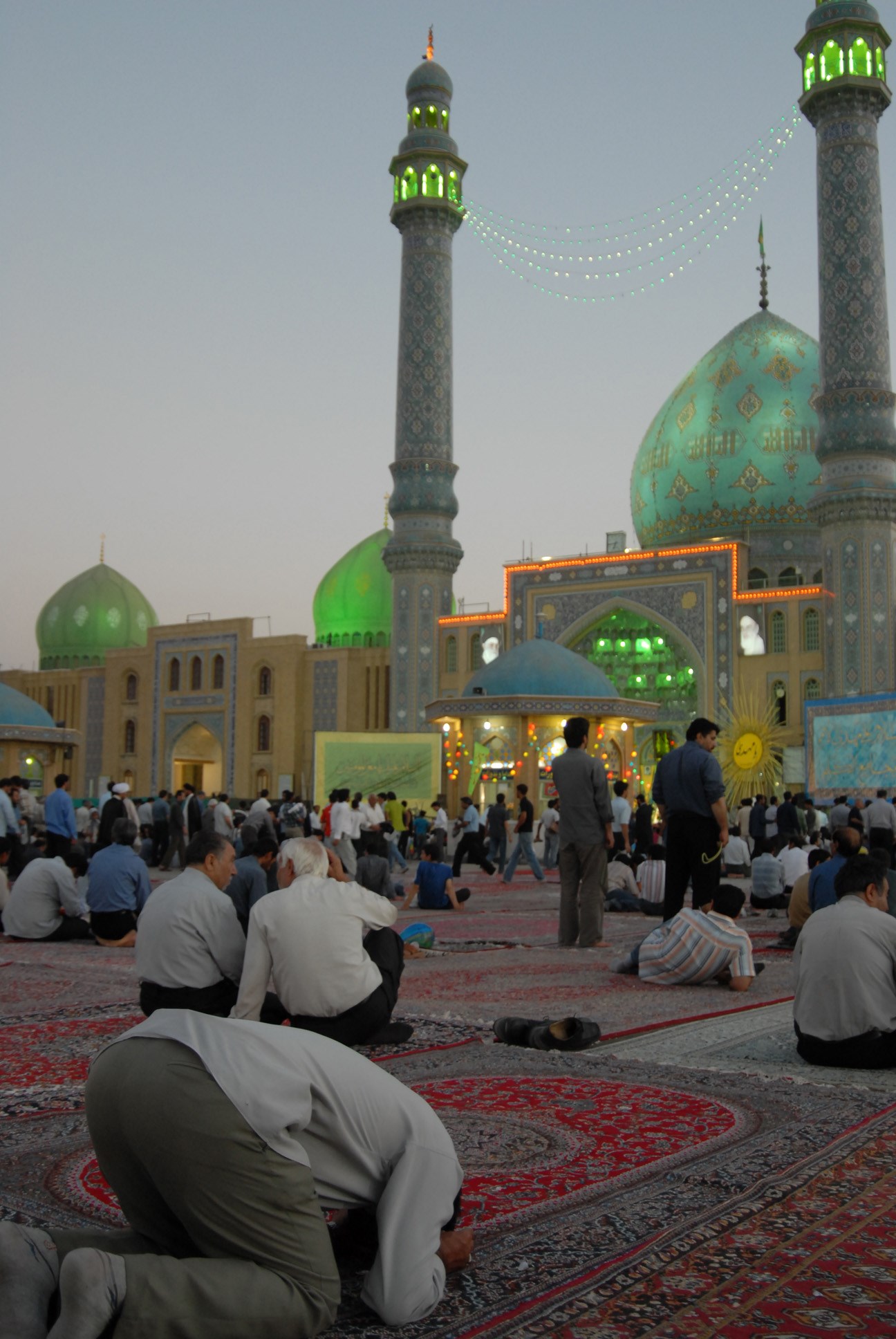 نماز در مسجد جمکران