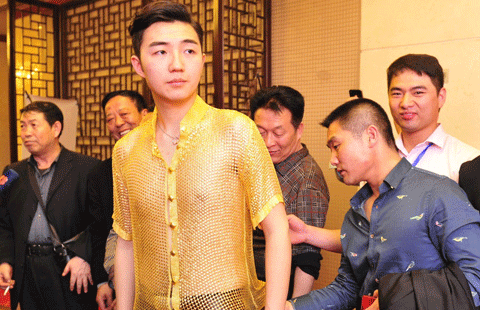 لباسی از جنس طلا در چین