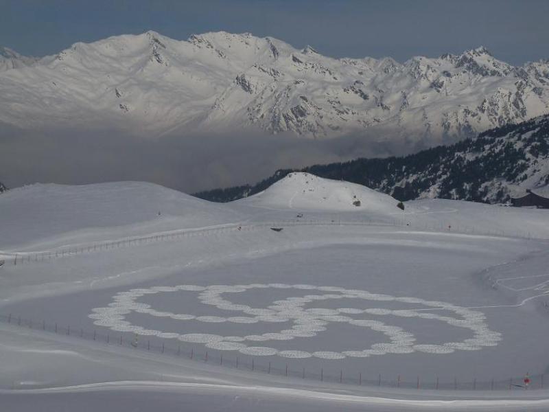 نقاشی های زیبا روی برف سری اول