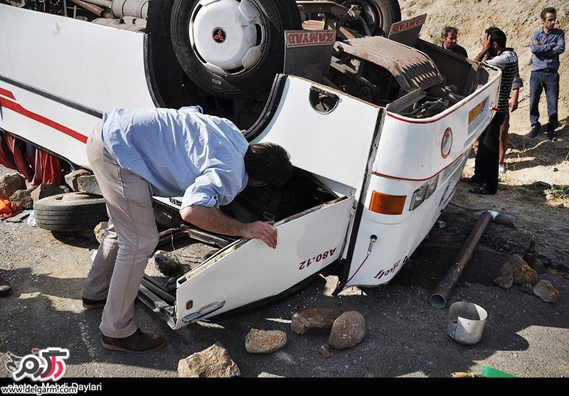 واژگونی اتوبوس در جاده مشهد