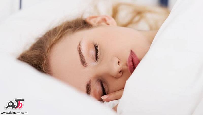 مضرات خوابیدن با آرایش برای پوست صورت