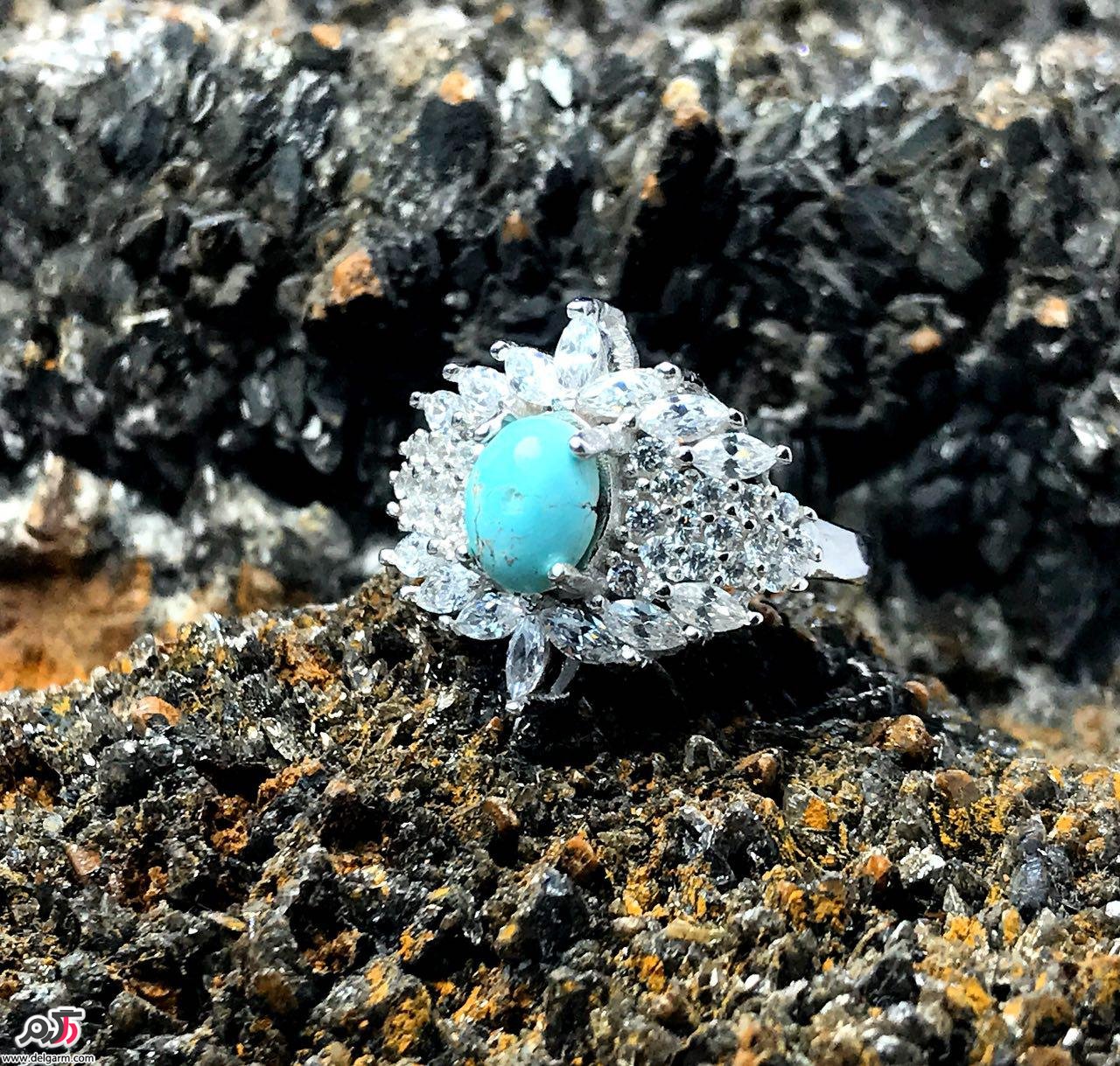 جواهرات فیروزه ای برای خانم ها می درخشد 