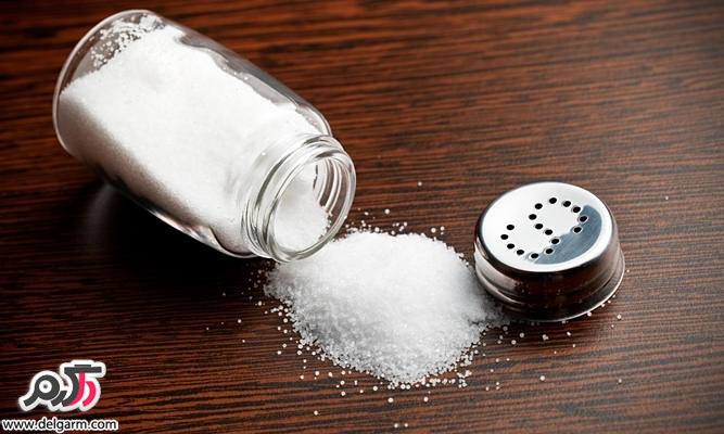 چطور آب نمک برای غرغره کردن درست کنیم؟