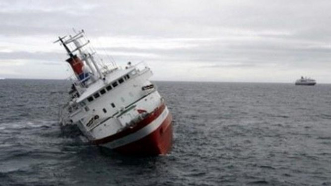 کشتی ایرانی در خزر غرق شد !