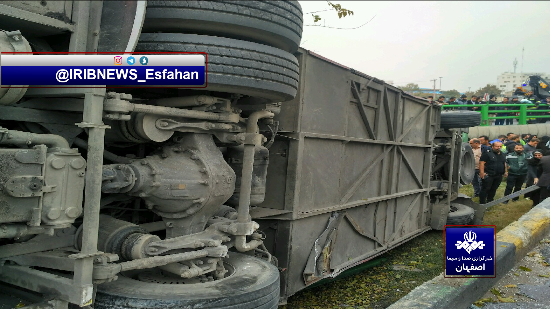 سقوط اتوبوس مسافربری در اصفهان