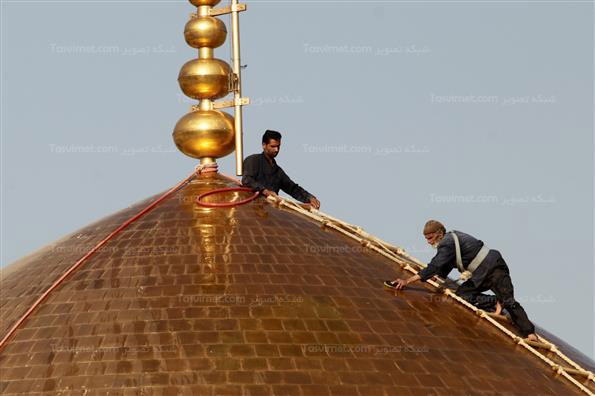تصاویر شستشوی گنبد حرم مطهر امام رضا(ع)