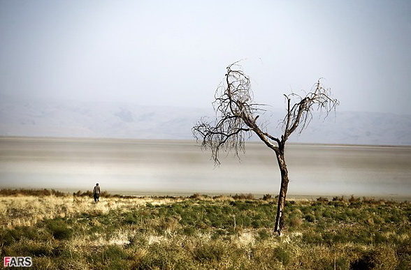 تند باد نمک در دریاچه ارومیه