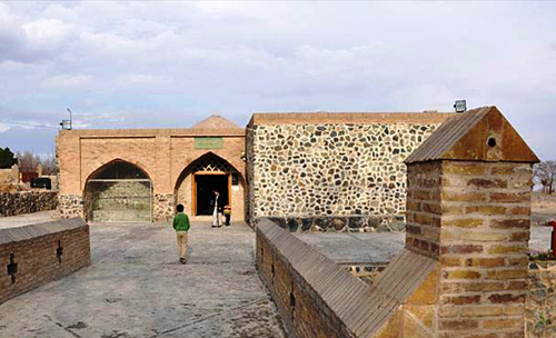 جلوه کهنه دیار خراسان در سیمای کاروانسراها - - رباط شرف - یادگاری از عهد سلطان سنجر سلجوقی است