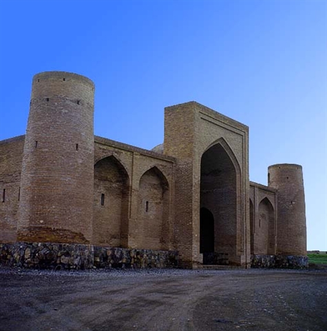 جلوه کهنه دیار خراسان در سیمای کاروانسراها - - رباط شرف - یادگاری از عهد سلطان سنجر سلجوقی است