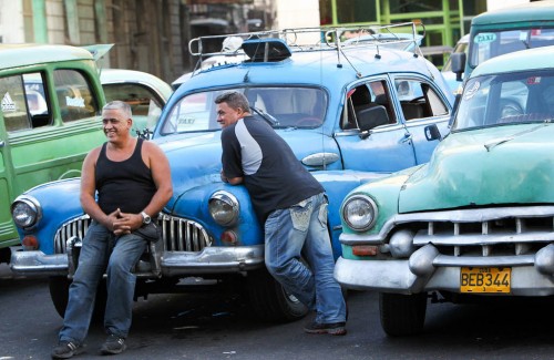 تاکسی های فرسوده در کوبا