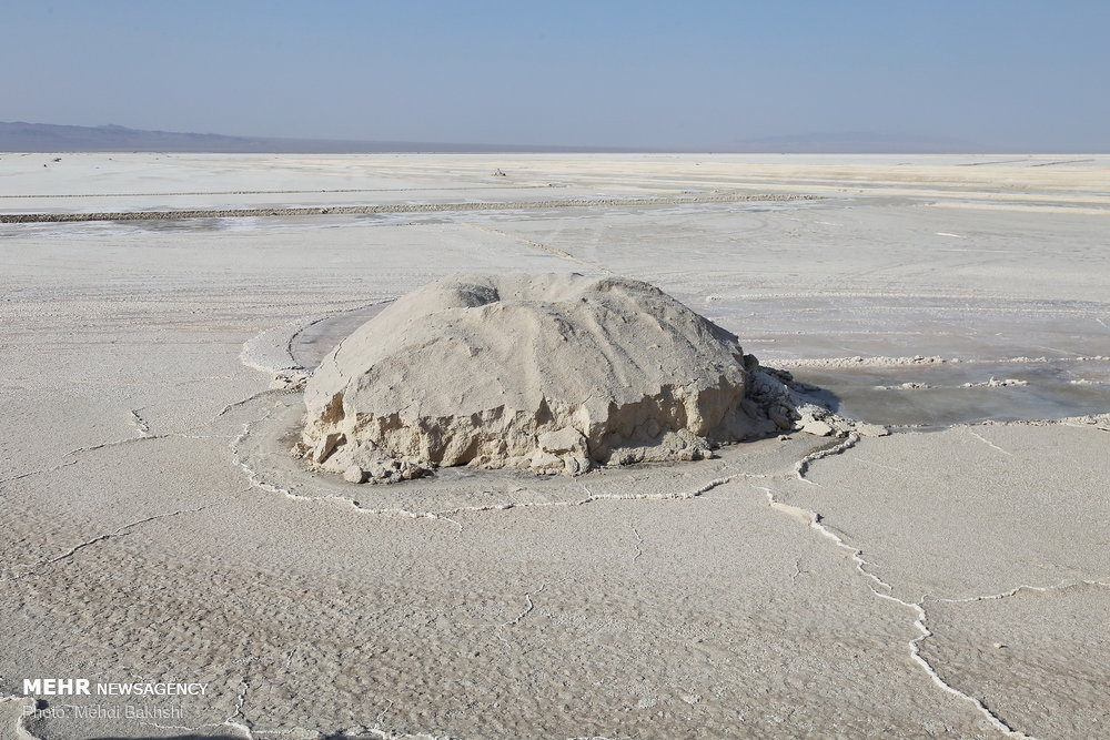 خشک شدن دریاچه نمک حوض سلطان قم