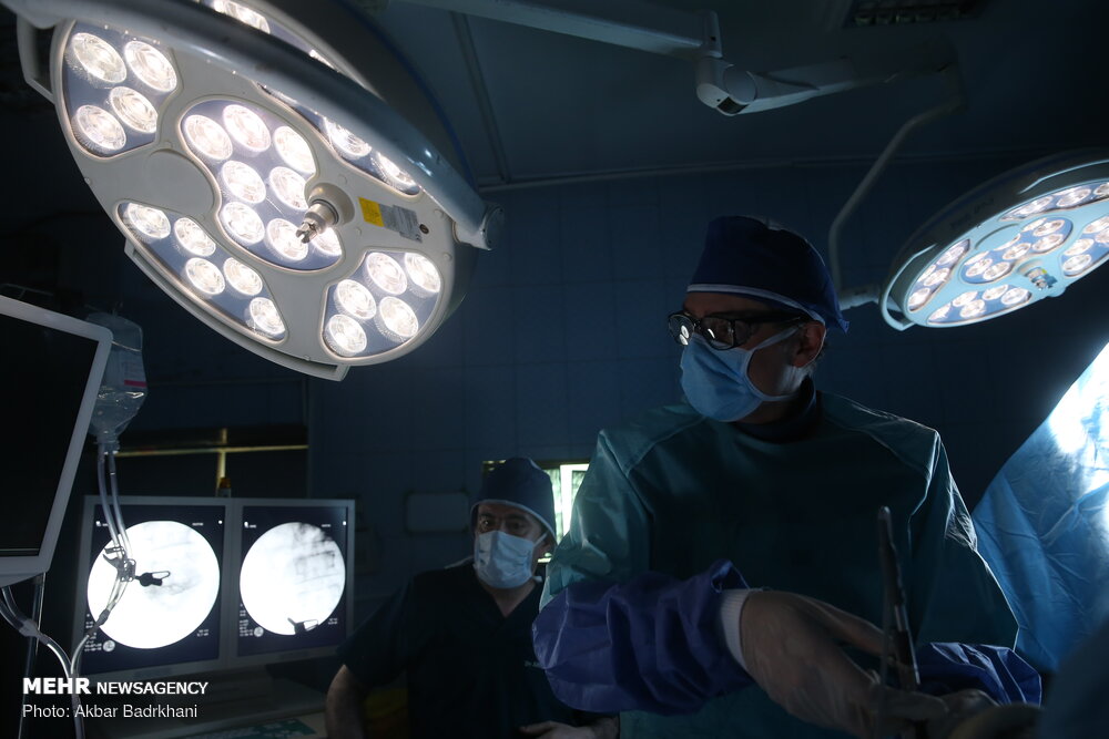 تصاویر جراحی دیسک کمر به روش آندوسکوپی برای اولین بار در کشور