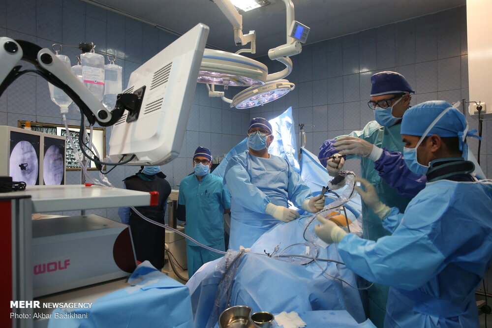 تصاویر جراحی دیسک کمر به روش آندوسکوپی برای اولین بار در کشور