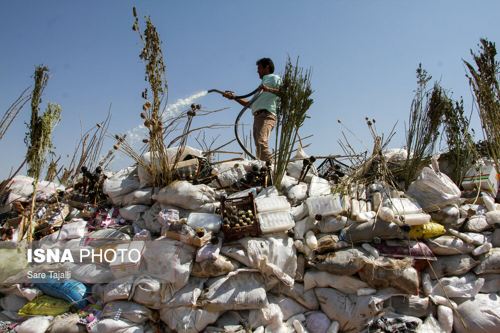 تصاویر امحای ۹۰ تن مواد مخدر در کرمان