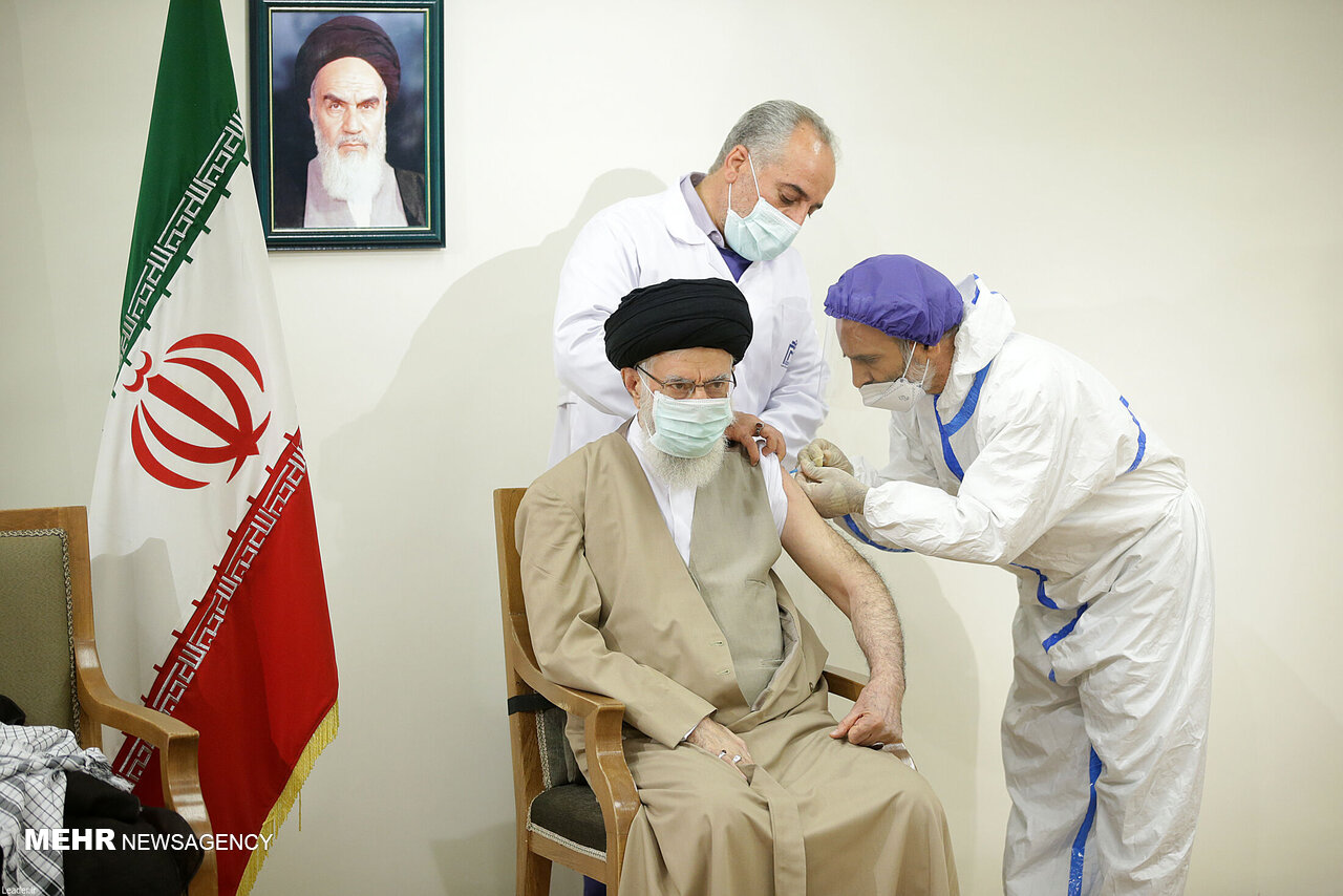 تصاویر دریافت نوبت اول واکسن ایرانی کرونا توسط رهبر انقلاب