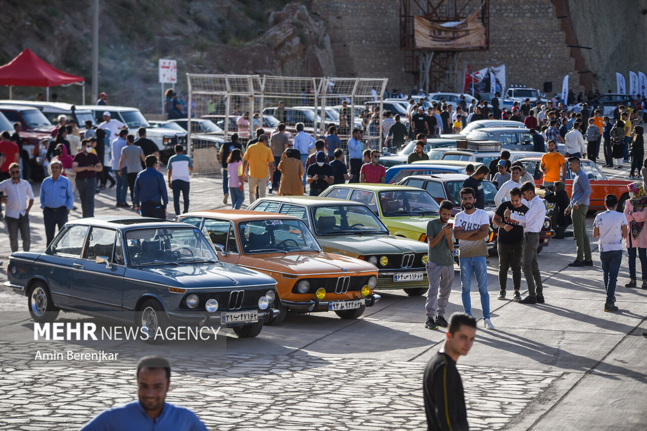 خودروهای کلاسیک و تاریخی در شیراز