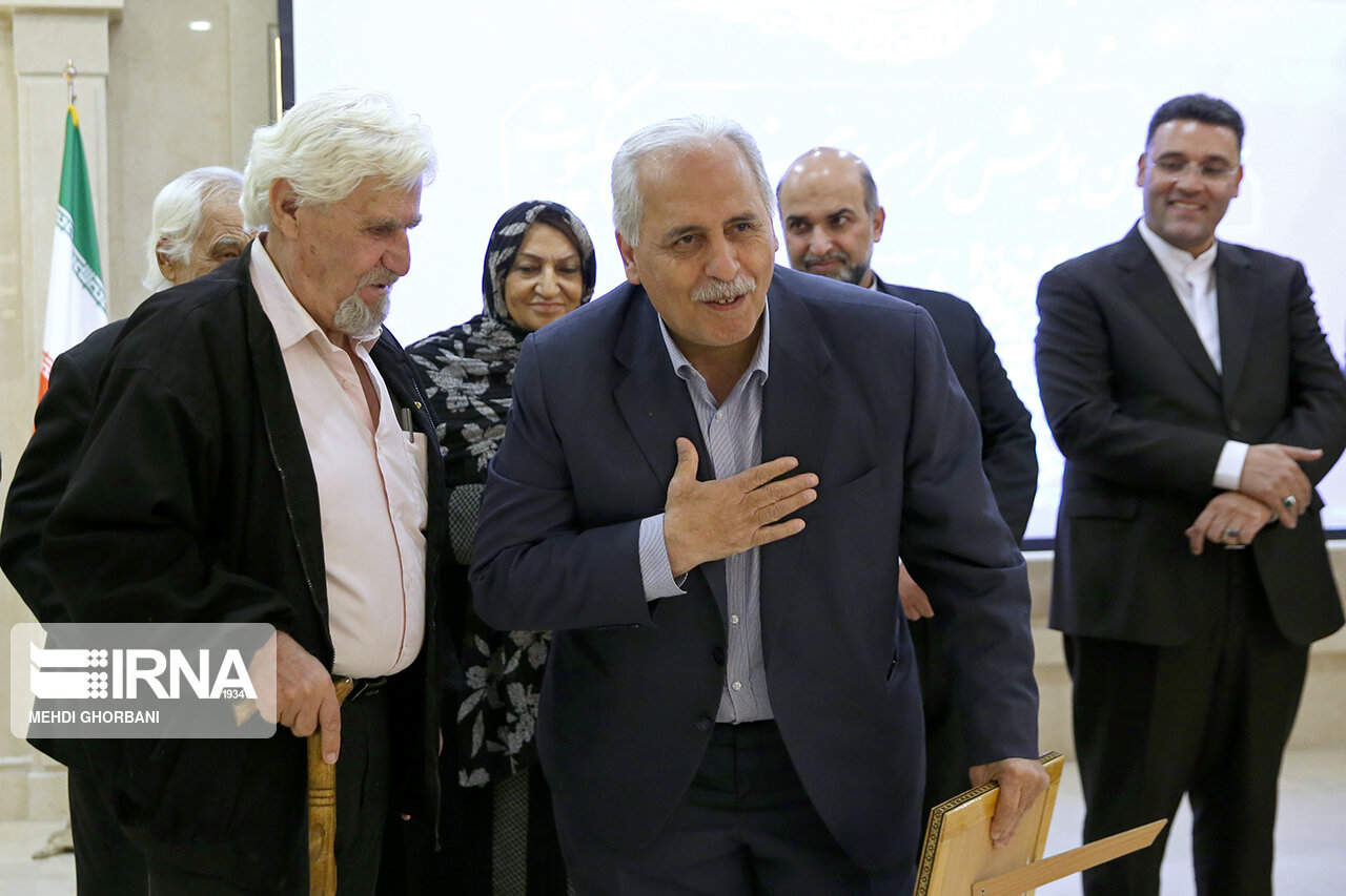 تصاویر دیدار وزیر فرهنگ با هنرمندان پیشکسوت در مشهد