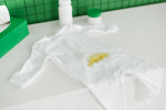 ۶ روش صحیح برای پاک کردن لکه مدفوع از لباس نوزاد