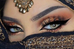 مدل سایه چشم عربی 1401 با ترکیب رنگ سایه قهوه‌ای تیره، دودی و مشکی