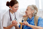 خدمات استخدام پرستار سالمند در همیار سلامت
