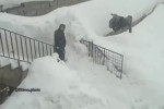 کلیپی از شیرجه زدن اهالی کوهرنگ در برف چند متری