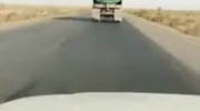 فیلم تصادف کامیون با مینی بوس در زرند کرمان