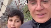 گفتگوی زیبای داریوش فرضیایی (عموپورنگ) با کودک افغان