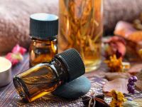 ۸ ماسک روغن بادام تلخ برای مراقبت از پوست و تقویت مو