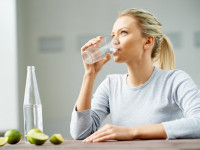 فواید نوشیدن آب گرم برای بدن از دیدگاه طب سنتی
