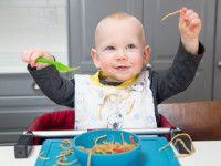 غذاهای ممنوع برای نوزادان : ۲۰ غذایی که نباید به کودک خود بدهید