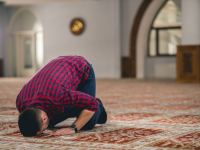 چرا سنی ها بدون مهر سجده میروند و نماز می خوانند؟
