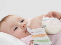 علائم آلرژی و حساسیت نوزاد به شیر خشک چیست؟