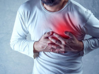 علت درد زیر پستان و سمت راست قفسه سینه چیست؟