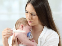 بهترین روش برای پایین آوردن سریع تب نوزادان در منزل