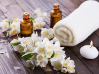 آیا این 13 خاصیت حیرت انگیز روغن گل یاس را میشناسید؟