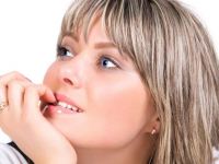 تیک عصبی چیست و چگونه درمان میشود ؟