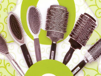 ۴ راهکار حرفه ای برای تمیز کردن شانه و برس موی سر